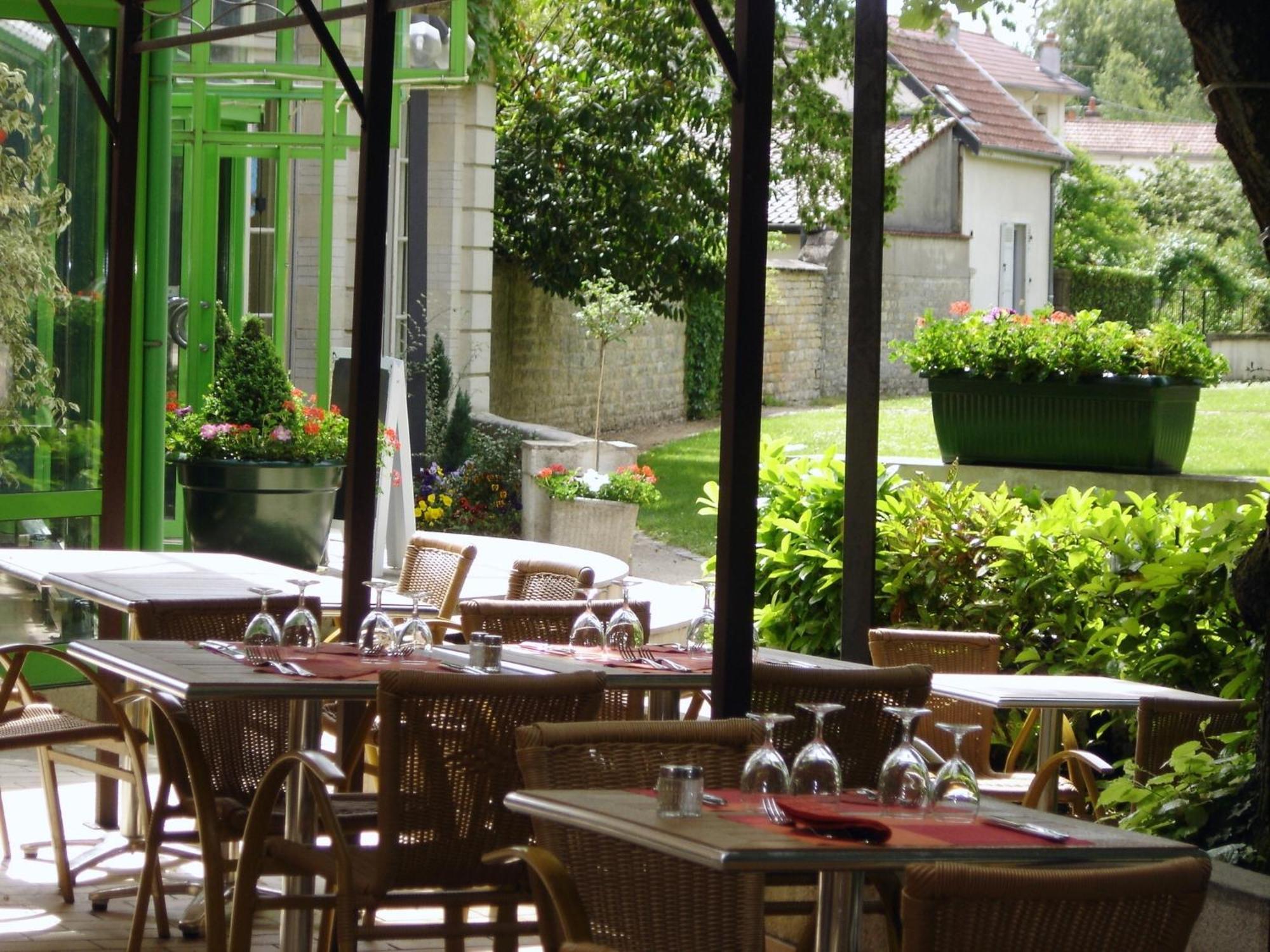 Hotel Restaurant Du Parc De La Colombiere Dijon Exterior photo
