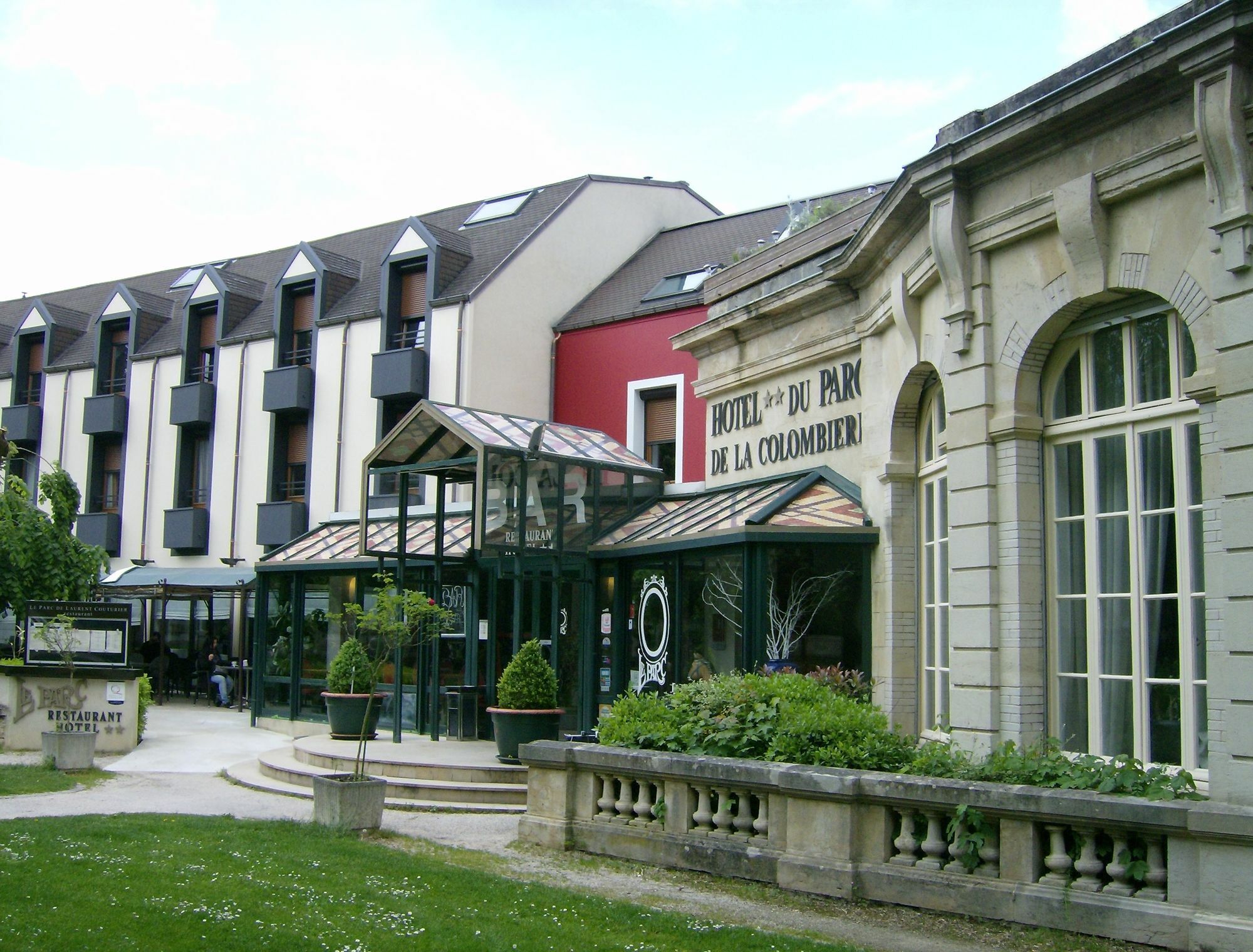 Hotel Restaurant Du Parc De La Colombiere Dijon Exterior photo